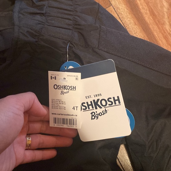 Oshkosh snowpants Brandnew 4T - Picture 3 of 4